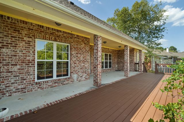 66 W Shore Dr., Hattiesburg, MS 39402