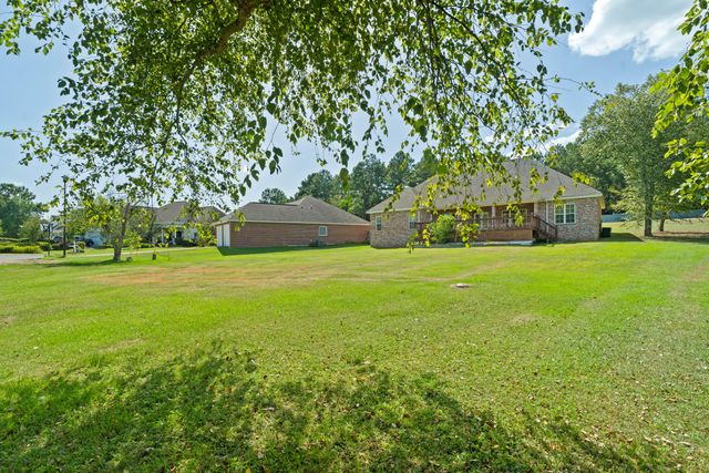 66 W Shore Dr., Hattiesburg, MS 39402
