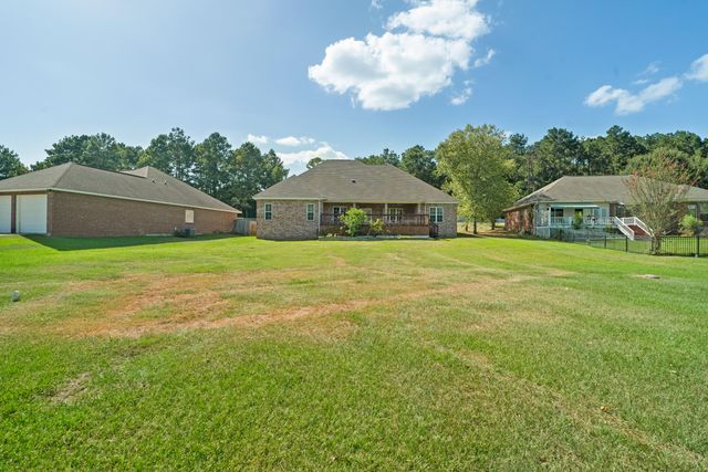 66 W Shore Dr., Hattiesburg, MS 39402