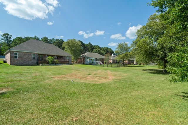 66 W Shore Dr., Hattiesburg, MS 39402