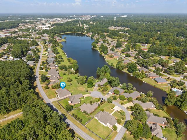 66 W Shore Dr., Hattiesburg, MS 39402