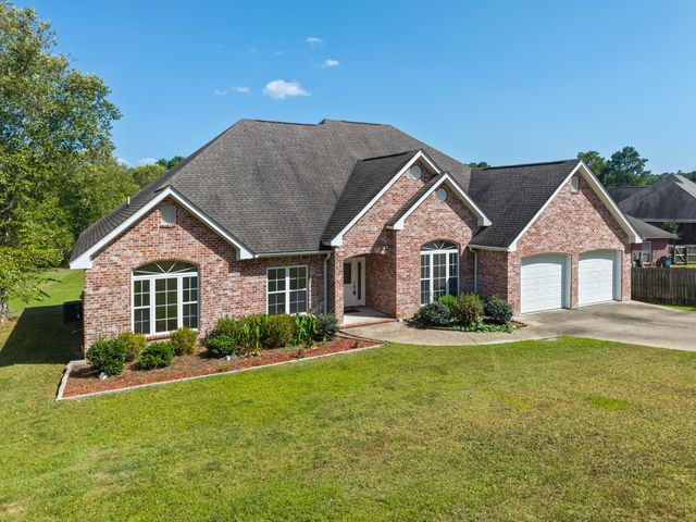 66 W Shore Dr., Hattiesburg, MS 39402