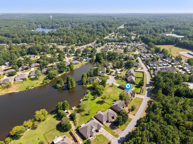 66 W Shore Dr., Hattiesburg, MS 39402