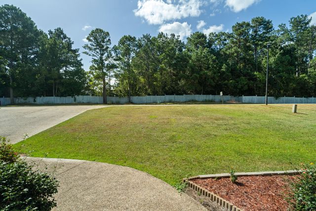 66 W Shore Dr., Hattiesburg, MS 39402