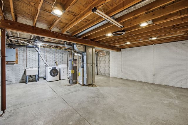 350 & 352 3rd Avenue, Marion, IA 52302