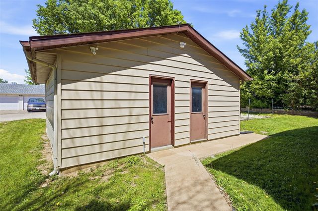 350 & 352 3rd Avenue, Marion, IA 52302