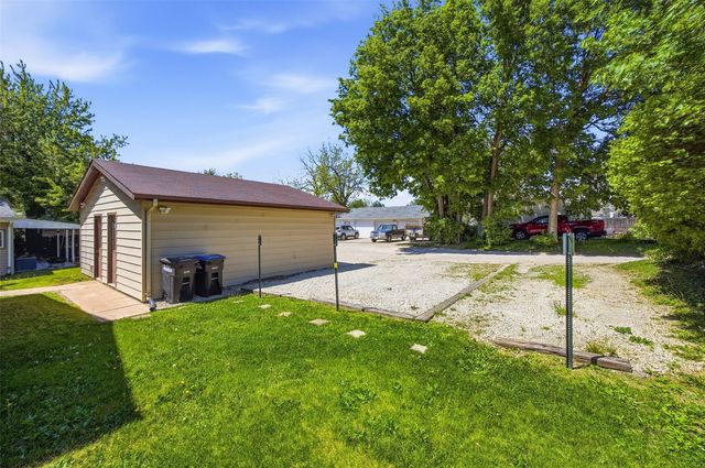 350 & 352 3rd Avenue, Marion, IA 52302