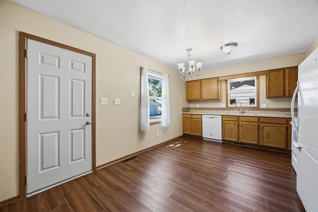350 & 352 3rd Avenue, Marion, IA 52302