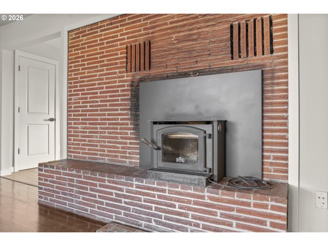 515 MAY St, Molalla, OR 97038