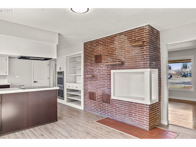 515 MAY St, Molalla, OR 97038