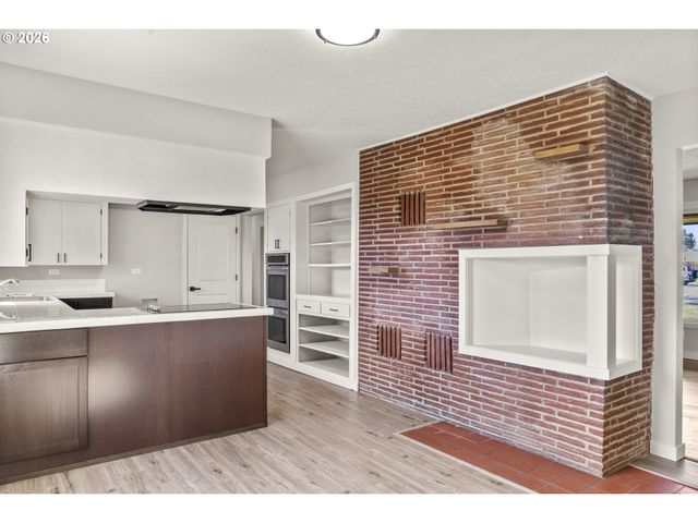 515 MAY St, Molalla, OR 97038