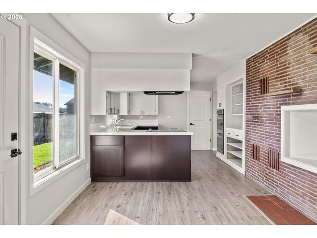 515 MAY St, Molalla, OR 97038