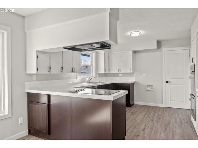 515 MAY St, Molalla, OR 97038