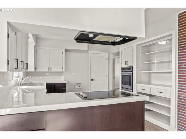 515 MAY St, Molalla, OR 97038