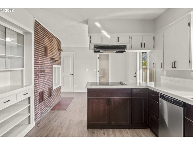 515 MAY St, Molalla, OR 97038