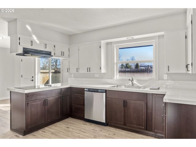 515 MAY St, Molalla, OR 97038