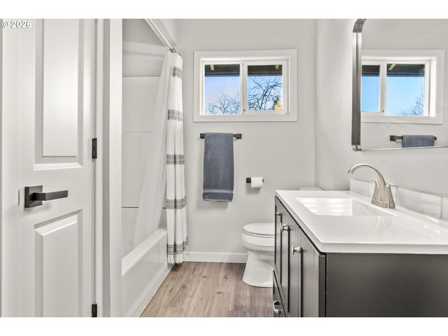 515 MAY St, Molalla, OR 97038