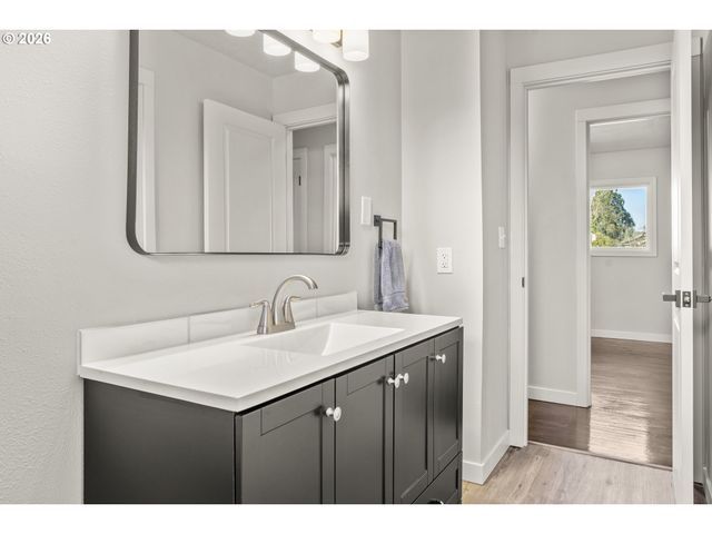 515 MAY St, Molalla, OR 97038