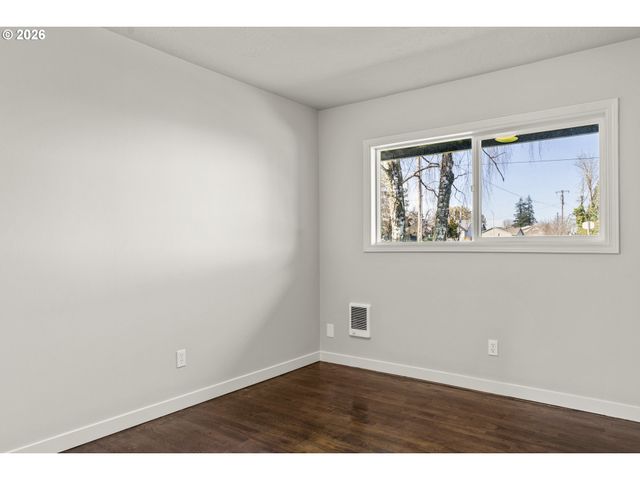 515 MAY St, Molalla, OR 97038