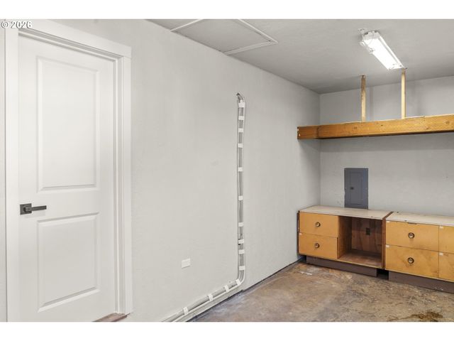 515 MAY St, Molalla, OR 97038