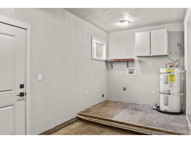 515 MAY St, Molalla, OR 97038