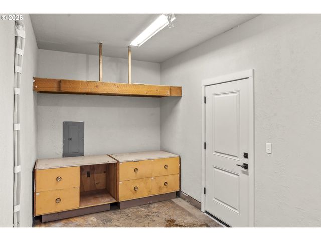 515 MAY St, Molalla, OR 97038