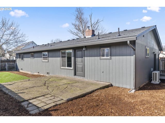 515 MAY St, Molalla, OR 97038