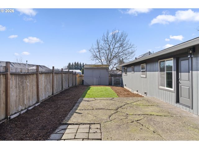 515 MAY St, Molalla, OR 97038