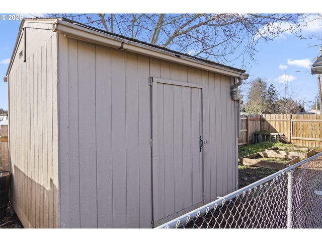 515 MAY St, Molalla, OR 97038