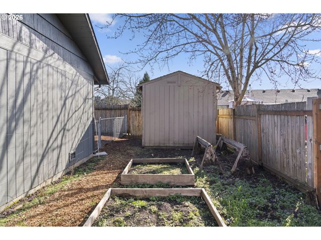 515 MAY St, Molalla, OR 97038