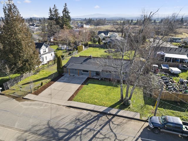 515 MAY St, Molalla, OR 97038