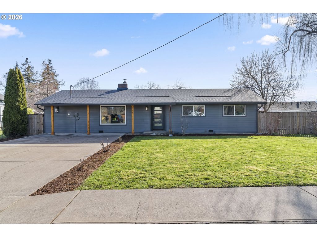 515 MAY St, Molalla, OR 97038