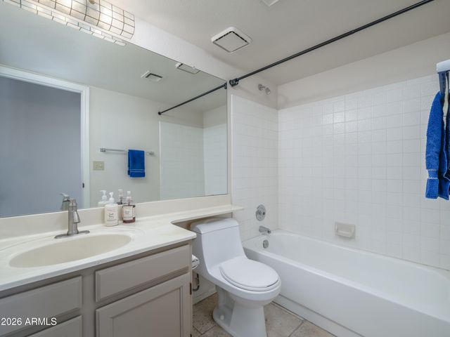 1836 N STAPLEY Drive 136, Mesa, AZ 85203