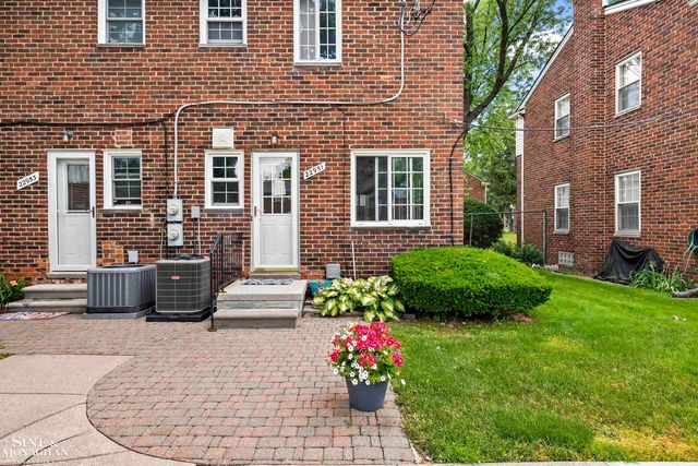22951 Lee Court, Saint Clair Shores, MI 48080