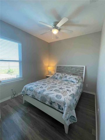 165 Breezy Ct, Port Aransas, TX 78373