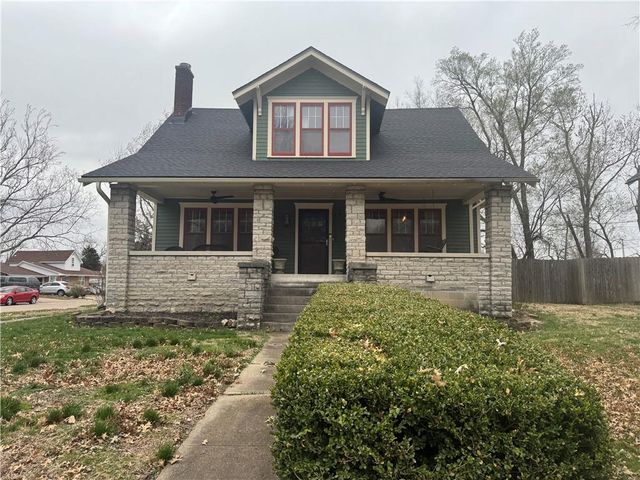 301 S Castle Street, Paola, KS 66071