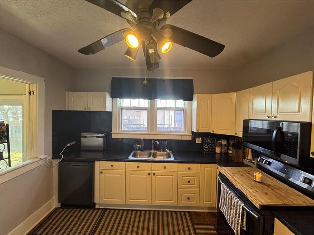 301 S Castle Street, Paola, KS 66071