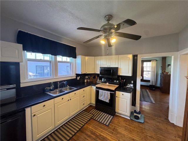 301 S Castle Street, Paola, KS 66071