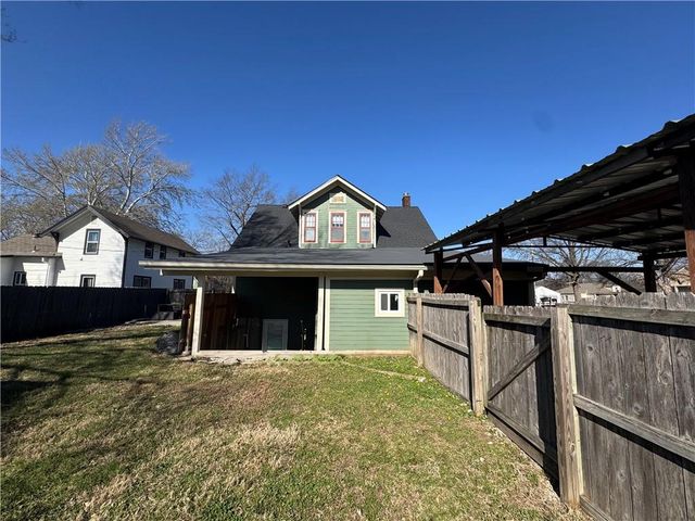 301 S Castle Street, Paola, KS 66071