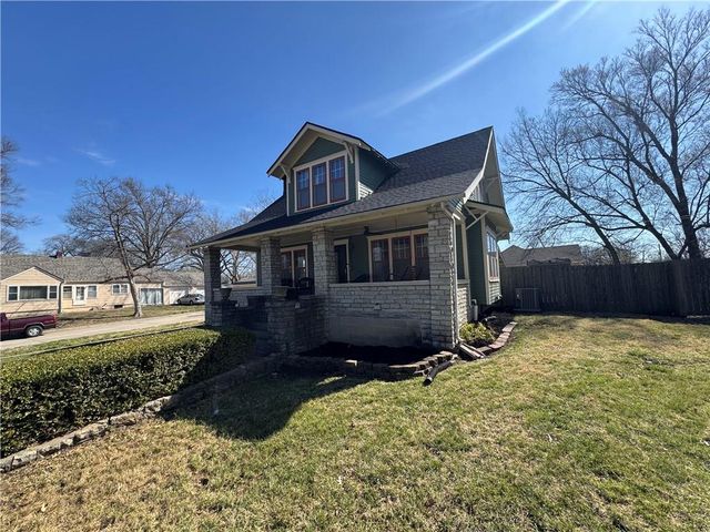 301 S Castle Street, Paola, KS 66071