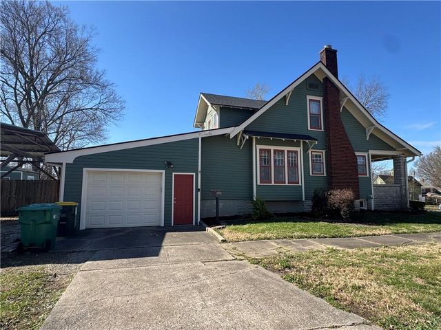 301 S Castle Street, Paola, KS 66071