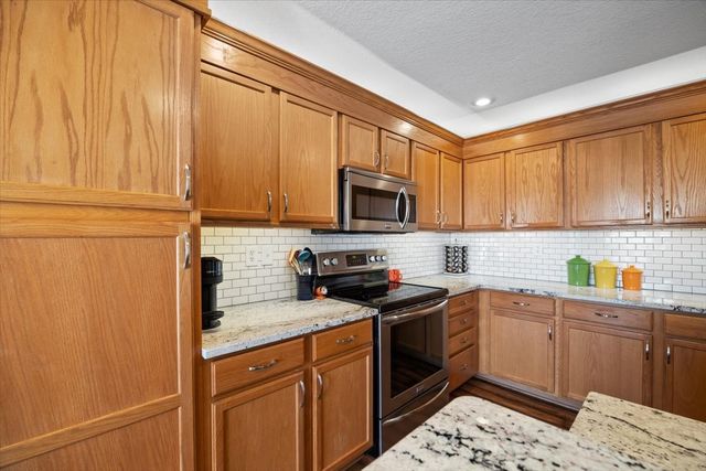 2929 SW Meadow Ridge Drive, Ankeny, IA 50023