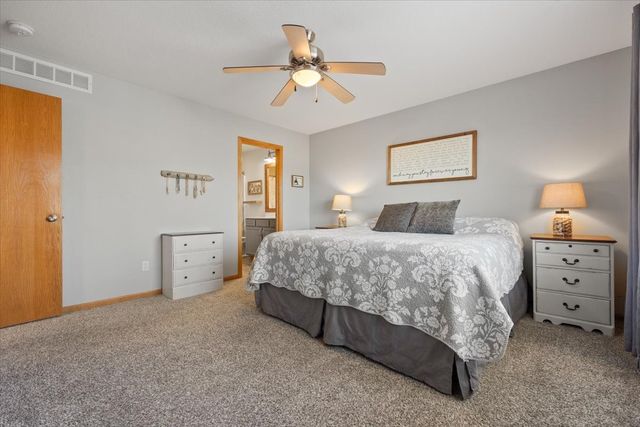 2929 SW Meadow Ridge Drive, Ankeny, IA 50023