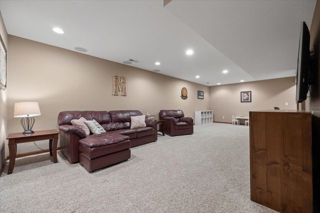 2929 SW Meadow Ridge Drive, Ankeny, IA 50023