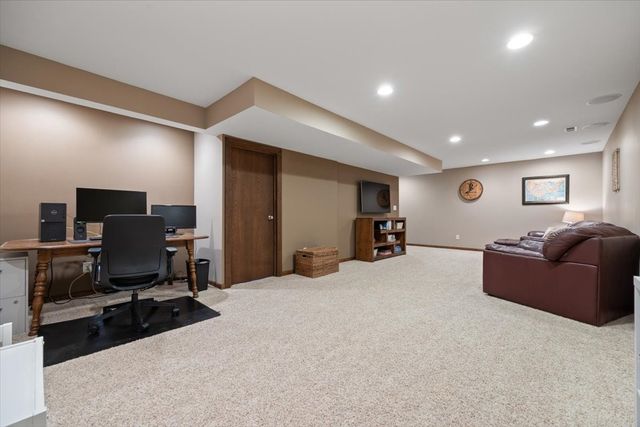 2929 SW Meadow Ridge Drive, Ankeny, IA 50023