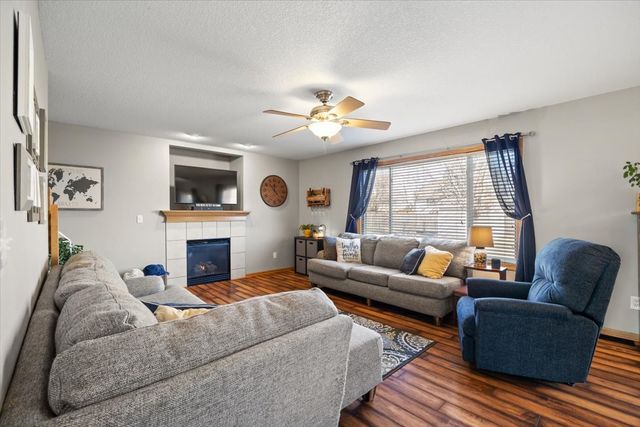 2929 SW Meadow Ridge Drive, Ankeny, IA 50023