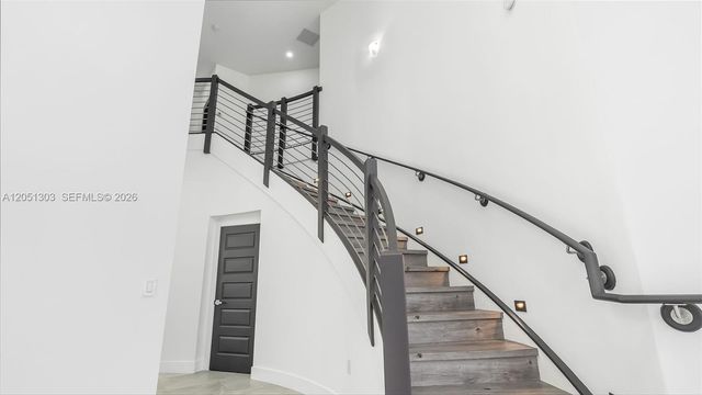 8900 NW 161st Ter, Miami Lakes, FL 33018