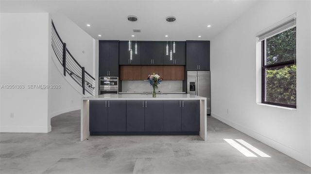 8900 NW 161st Ter, Miami Lakes, FL 33018