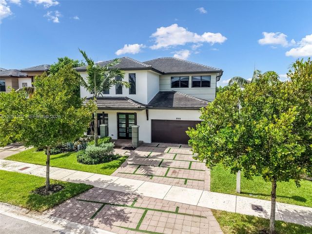 8900 NW 161st Ter, Miami Lakes, FL 33018