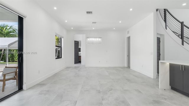 8900 NW 161st Ter, Miami Lakes, FL 33018